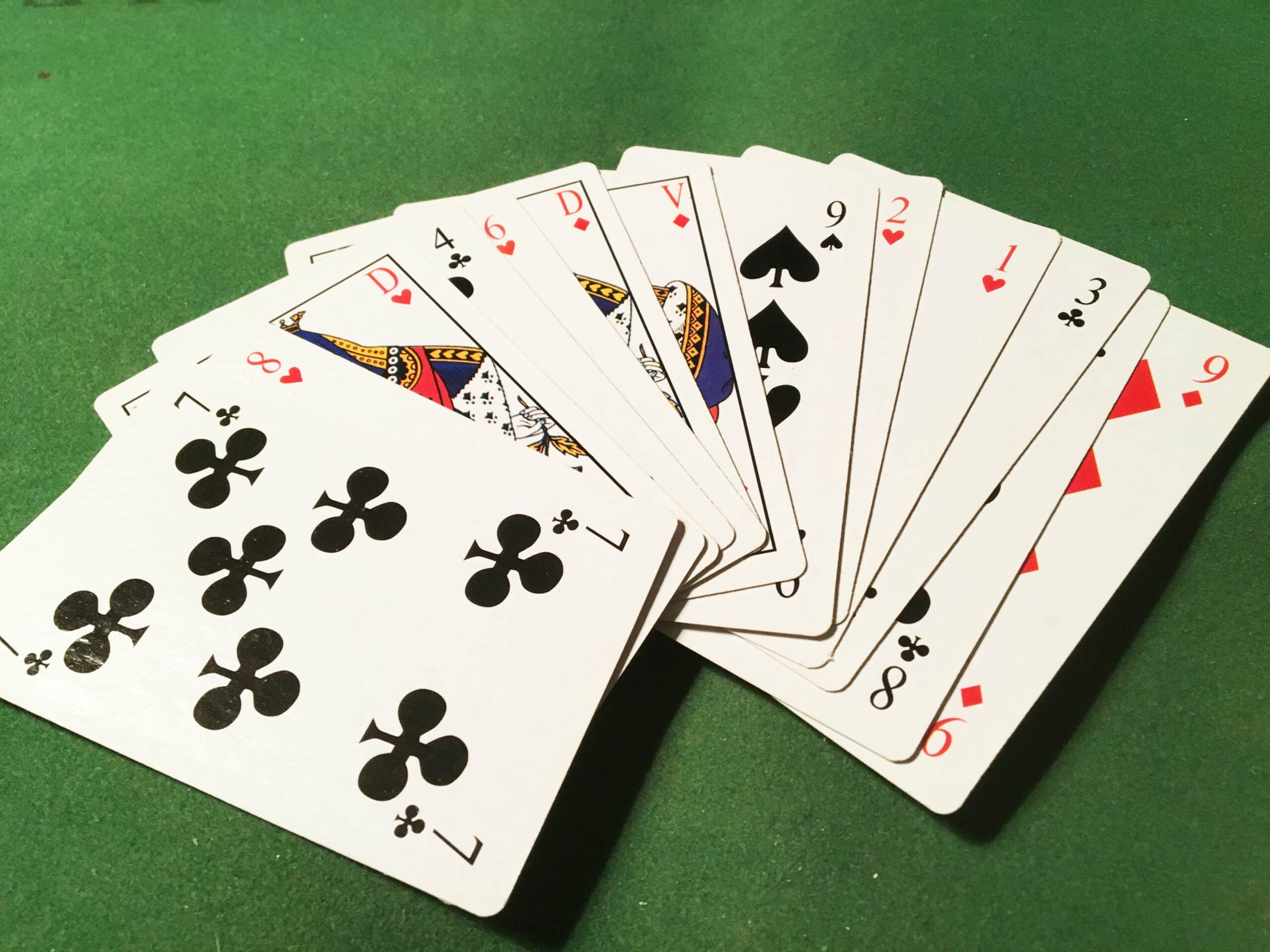 Jeu de 54 cartes à jouer classiques belote, bridge, rami, poker